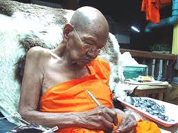 เบี้ยแก้หุ้มเงินลงยา หลวงปู่เจือ วัดกลางบางแก้ว จ.นครปฐม