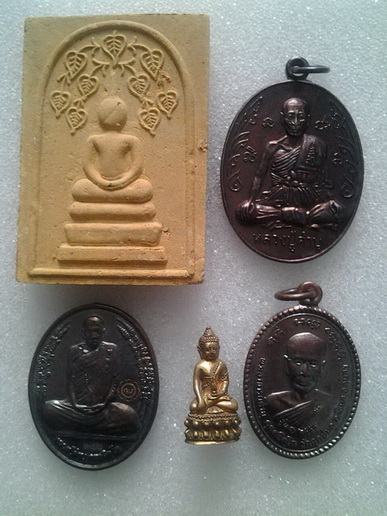 หลวงพ่อคำบุ 5 องค์ พร้อมกล่อง ทุกองค์ เคาะเดียว*****1050*****ครับ