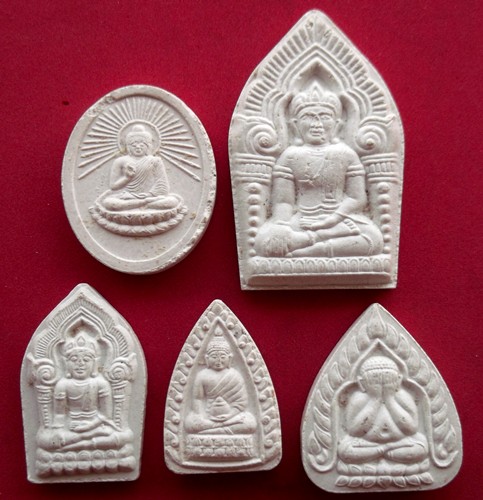 40 บาท ... พระผงเขาวงพระจันทร์ จ.ลพบุรี *** Pj279