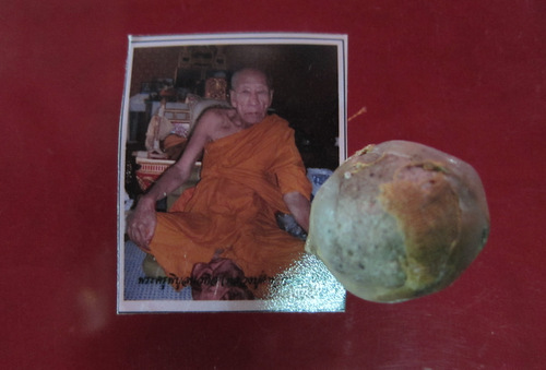 ลูกอม+รูปถ่ายหลวงปู่คำบุ