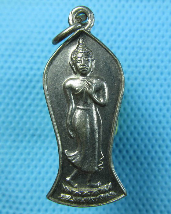 เหรียญพระปางลีลา เนื้ออัลปาก้า วัดดาวลอย ราชบุรี ปี2519.สวย..เริ่ม20บาท.(07/05/57-100)