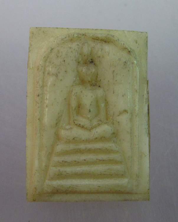 งาแกะพระพุทธ จารหลัง