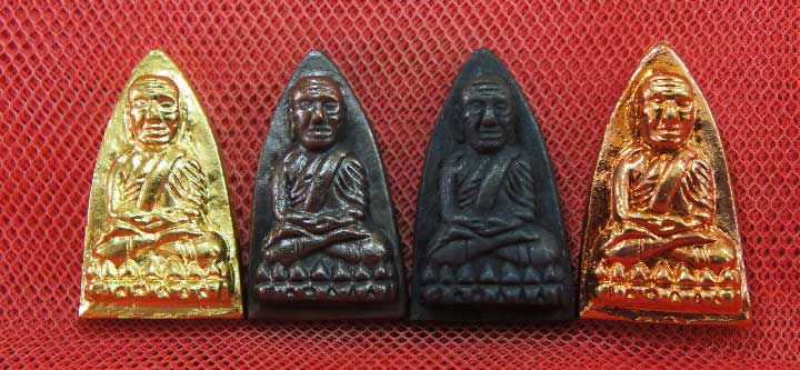หลวงปู่ทวด พิมพ์เตารีดใหญ่ 4 องค์ เนื้อเปียกทอง เนื้อนวะ เนื้อผิวไฟ เนื้อสตางค์เเดง วัดในหาน อ.นอง อ