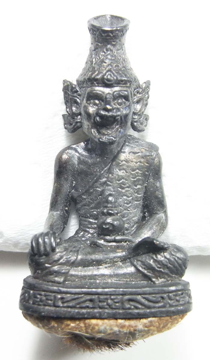  รูปหล่อพ่อปู่ฤษีหน้าเสือ หลวงพ่อตัด วัดชายนา ก้นอุดผงและหนังเสือ ปี 2551