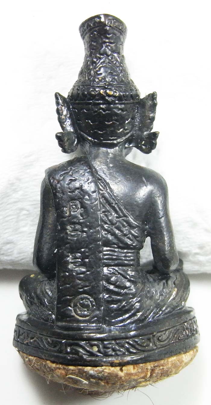  รูปหล่อพ่อปู่ฤษีหน้าเสือ หลวงพ่อตัด วัดชายนา ก้นอุดผงและหนังเสือ ปี 2551