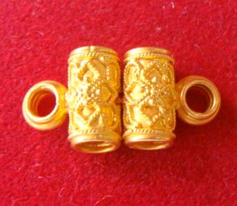 คู่ตะกรุดทองคำ 96.5% สำหรับร้อยสร้อย (ไม่ลงยา) ยาวประมาณ 1 cm นน. 2.9 g (มีห่วง)