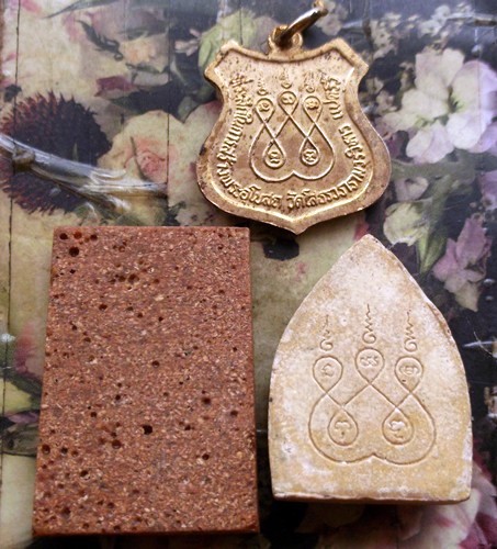 60 บาท กับ พระผงหลวงพ่อพุทธโสธร ...Bh250