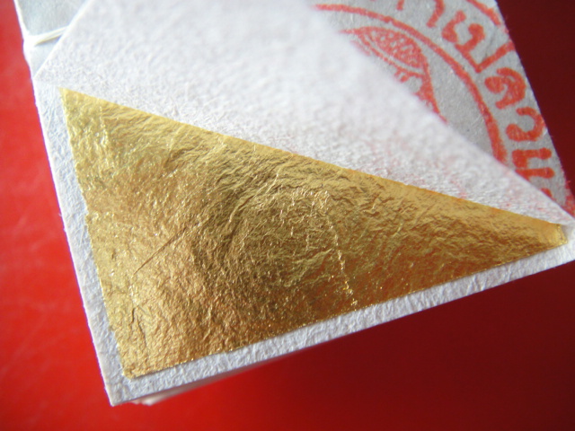 ทองคำเปลว แผ่นทองคำแท้ ตราช้าง 100 % ขนาดมาตรฐาน 3 x 3 cm งานตีมือ จำนวน 100 แผ่น