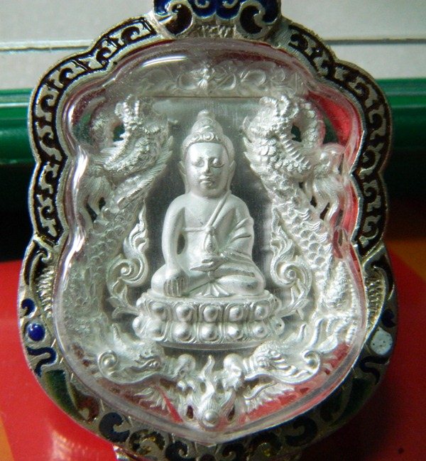 เหรียญเสมาฉลุพุทธปวเรศ เนื้อเงินไม่ลงยา หมายเลข 84+กล่องเดิม+ตลับเงินลงยา