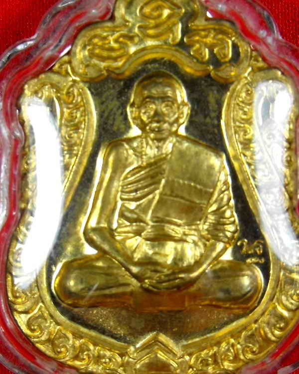 เหรียญหลวงพ่อเพี้ยน วัดเกริ่นกฐิน"รุ่นที่ระลึกฉลองอายุ๘๒ปี ปี2552"ปลอกลูกปืนผสมชนวน