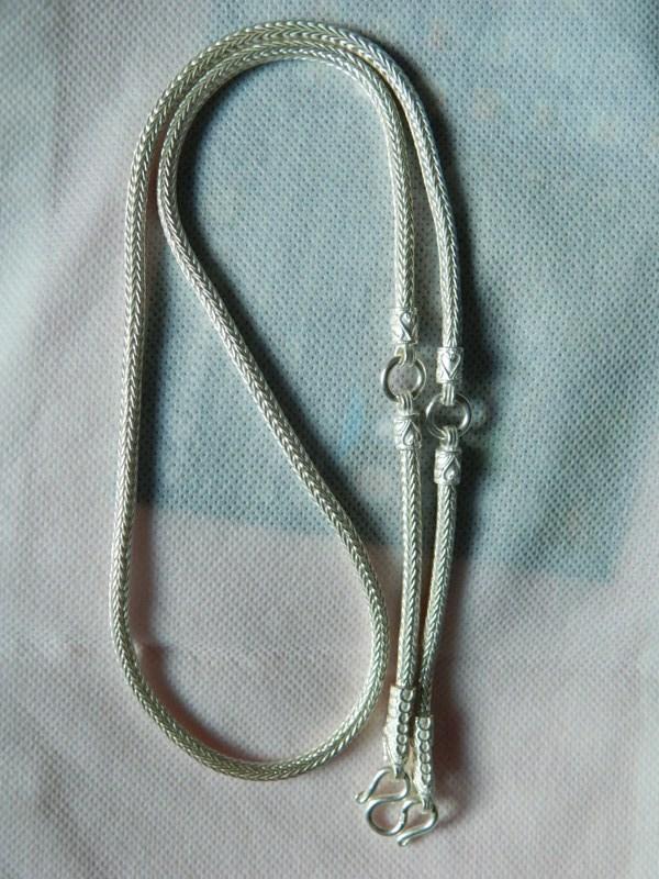 สร้อยเงินแท้ 92.5% ขนาด 4 มิล....ยาว 28 นิ้ว สวมหัวได้ คล้องพระได้ 3 องค์