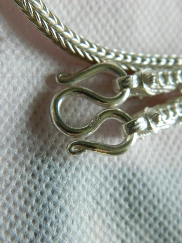 สร้อยเงินแท้ 92.5% ขนาด 4 มิล....ยาว 28 นิ้ว สวมหัวได้ คล้องพระได้ 3 องค์