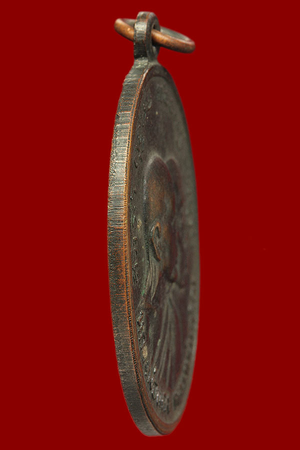 เหรียญโบสถ์ลั่น หลวงพ่อแดง-หลวงพ่อเจริญ บล็อคไม้กอล์ฟ ปี 2512 จ.เพชรบุรี