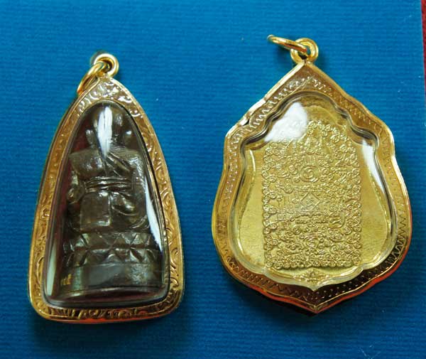 หลวงปู่ทวด หมื่นยันต์ รุ่นรวยหายห่วง ชุดพิเศษทอดกฐิน 3 องค์ วัดช้างไห้ เนื้อฝาบาตลงยาสีน้ำเงิน หมายเ