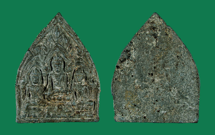 พระแผงตรีกาย เนื้อชินอุทุมพร(เขียว) กรุวัดพระศรีรัตนมหาธาตุ จ.ลพบุรี พิมพ์ชินเงิน(นิยม) สวยครับ