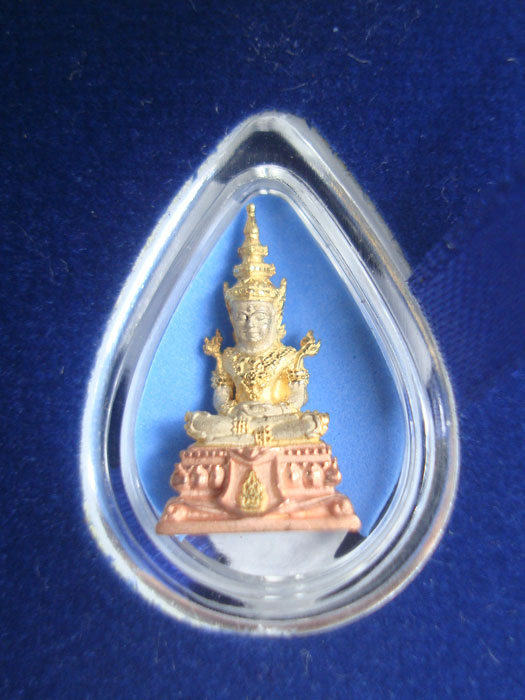 พระแก้วมรกตทรงเครื่อง เนื้อเงิน3K หน้าตัก 1/4 นิ้ว ครองราชย์ 60 ปี 2549 กรมสรรพสามิตรจัดสร้าง (9752)