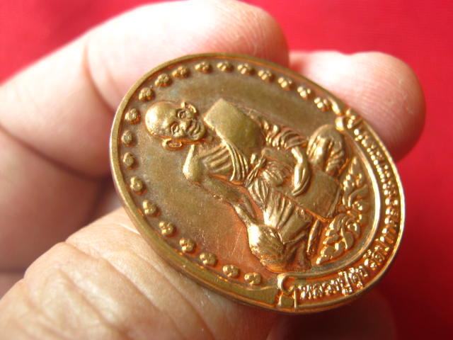 เหรียญหลวงปู่ศุข วัดปากคลองมะขามเฒ่า หลัง พร. ปี 2540 กะไหล่เต็ม