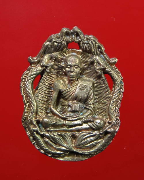 รุ่นคูณเศรษฐี นั่งซุ้มมังกร วันกองทัพไทย(เนื้อทองเหลืองฝาบาตร) หลวงพ่อคูณ วัดบ้านไร่
