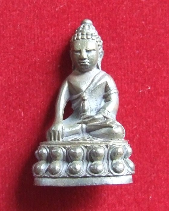พระกริ่งปวเรศ รุ่นแรก หลวงปู่บุญหนา ธมฺมทินฺโน เนื้อนวะโลหะ