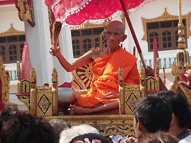 @@หลวงพ่อรวย วัดตะโก เลสรุ่นรวยเจริญสุขเนื้อเงินลงยาสีแดง 4 บาท@@
