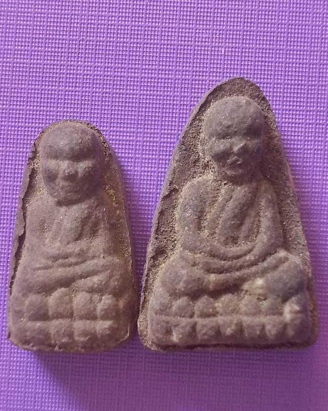มาเป็นคู่...หลวงปู่ทวด วัดห้วยมงคล รุ่นสร้างพระให้แม่ปี44พิธี สก. เนื้อว่านพิมพ์เตารีดและพิมพ์พระรอด