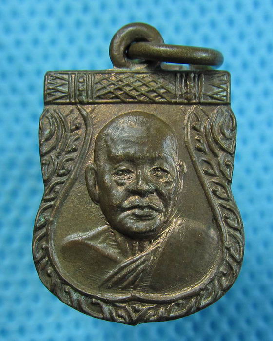 เหรียญเสมาเล็ก หลวงพ่อเงิน วัดดอนยายหอม ไม่ทราบปีสร้าง..เริ่ม20บาท.(16/05/57-132)