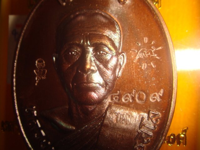 เหรียญเจริญพร หลวงพ่อทองวัดพระพุทธบาทเขายายหอม รุ่นแรกหลวงพ่อคูณปลุกเสก เนื้อทองแดงมันปู4909สภาพสวย