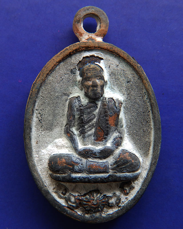 เหรียญหล่อโบราณ ร.ศ. 228 หลวงปู่คำบุ วัดกุดชมภู เนื้อสัตตโลหะ ตอกโค้ด+เลข 175 พร้อมกล่องเดิม