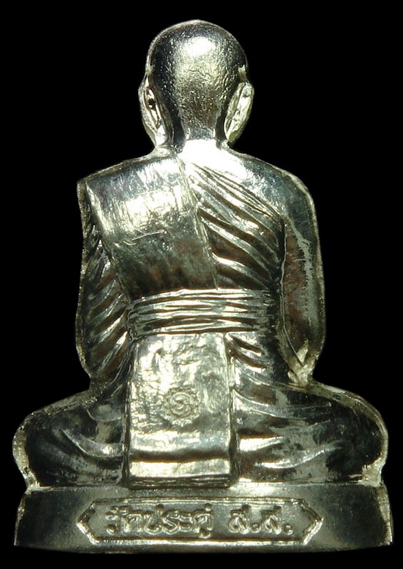 รูปเหมือนปั๊มรุ่นแรก พระมหาสุรศักดิ์ วัดประดู่ เนื้อเงิน ผิวกระจก พร้อมจารเต็มสูตร กล่องเดิม #1