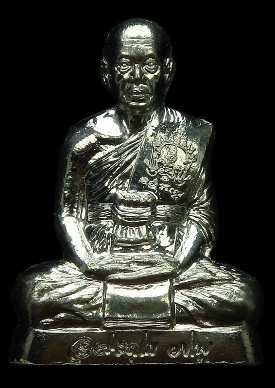 รูปเหมือนปั๊มรุ่นแรก พระมหาสุรศักดิ์ วัดประดู่ เนื้อเงิน ผิวกระจก พร้อมจารเต็มสูตร กล่องเดิม #2