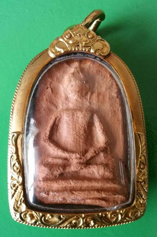 พระพิมพ์ปรกโพธิ์ใหญ่ หลวงปู่บุญ หลังยันต์โต๊ะกัง เนื้อดิน พร้อมตลับทอง สวย สนใจ จัดไปครับ