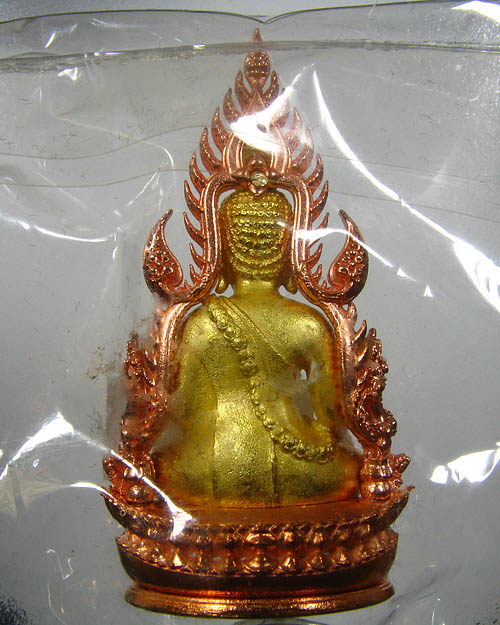 พระพุทธชินราช รุ่นจอมราชันย์ พิมพ์แต่งฉลุลอยองค์ เนื้อโลหะชุบทอง ซุ้มชุบนาก No.517