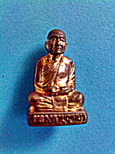 พระรูปเหมือนปั๊มฐานภูเขา หลวงตาบุญหนา ธัมมทินโน เนื้อทองแดง (เคาะเดียว)