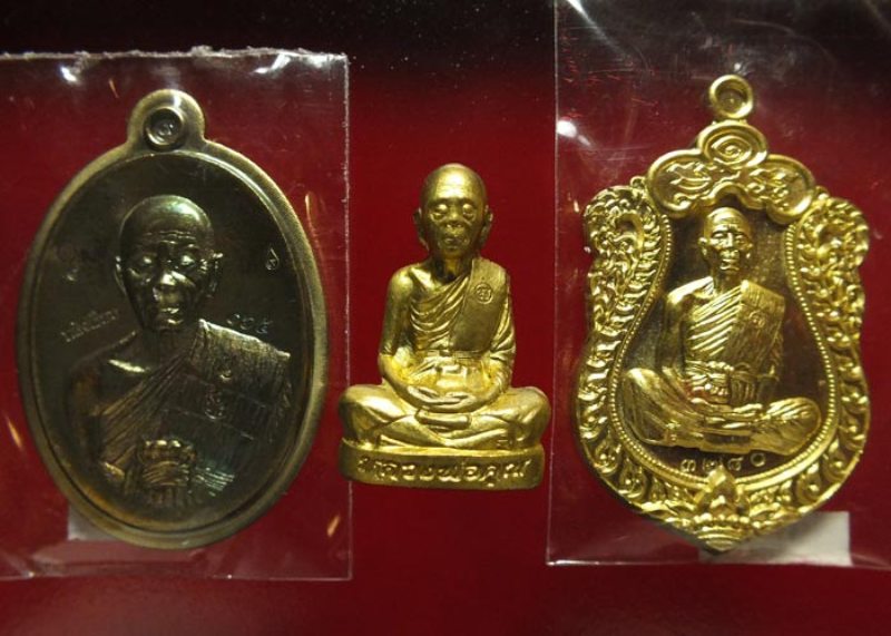 เหรียญหลวงพ่อคูณ ปาฏิหาริย์ EOD ชุดซื้อที่ดิน 3 องค์ 3 พิมพ์ สภาพสวย ...