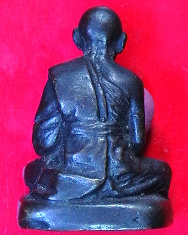 รูปหล่อหมือนรุ่นแรก หลวงปู่เทียม วัดกษัตราธิราช มีจาร  สวย  หายากครับ