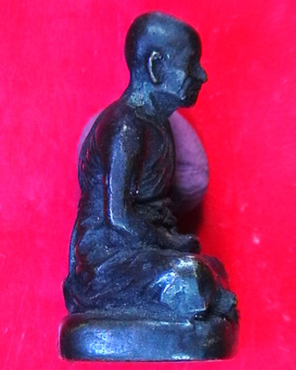 รูปหล่อหมือนรุ่นแรก หลวงปู่เทียม วัดกษัตราธิราช มีจาร  สวย  หายากครับ