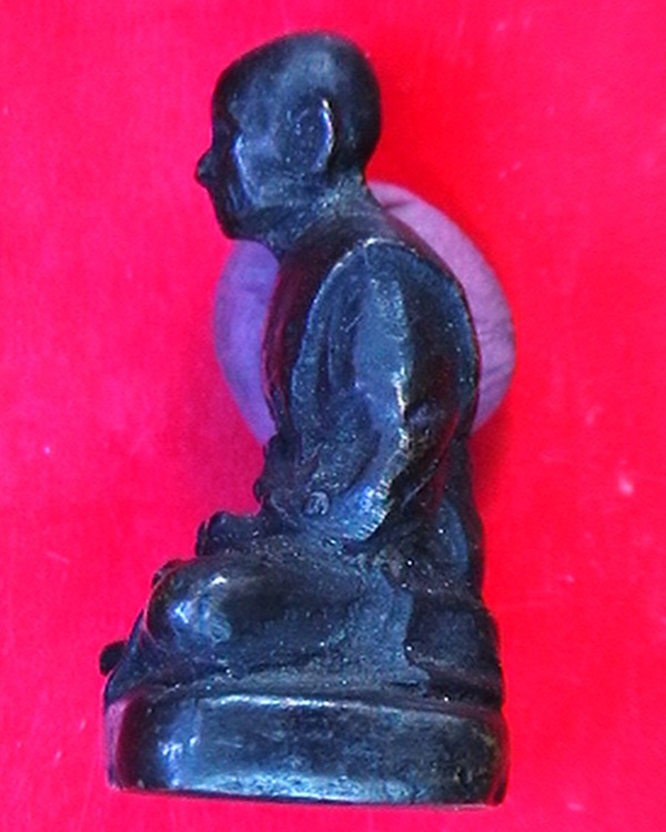 รูปหล่อหมือนรุ่นแรก หลวงปู่เทียม วัดกษัตราธิราช มีจาร  สวย  หายากครับ