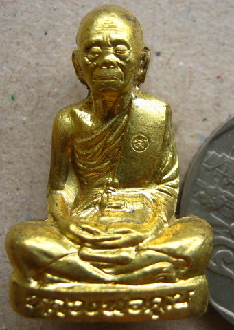 รูปเหมือนปั๊ม หลวงพ่อคูณ รุ่นปาฏิหาริย์ EOD เนื้อทองเหลือง หมายเลข1670