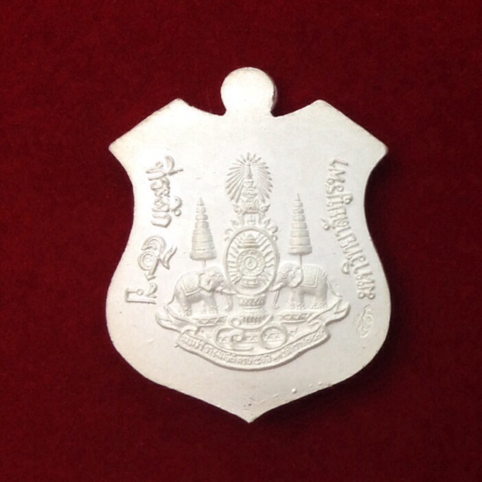 **วัดใจ**เหรียญอาร์มหลวงพ่อโสธร ภปร. รุ่นกาญจนาภิเษก เนื้อเงินลงยาสีเขียว ปี39 มีโค๊ด กล่องเดิม