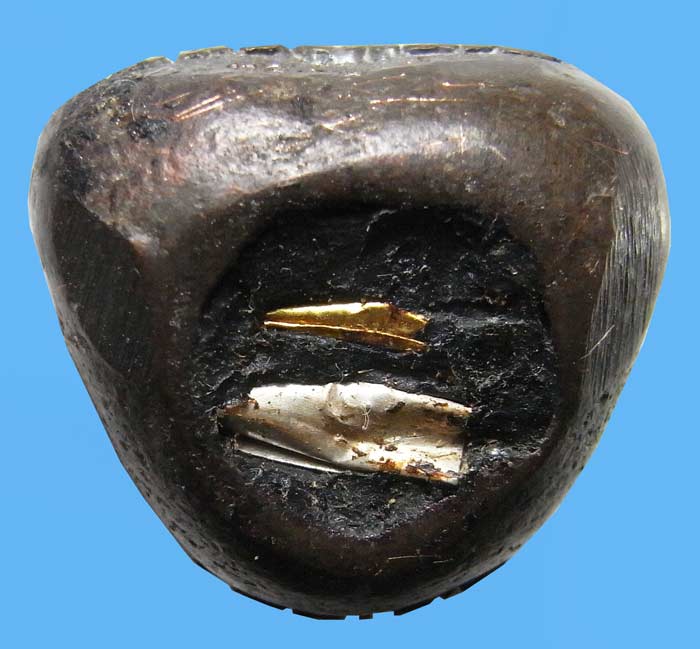  รูปหล่อเบ้าทุบเนื้อนวะพิเศษจารเหล็ก อุดผงฝังตะกรุดทองคำ- เงิน ปี 2551 หลวงพ่อตัด วัดชายนา