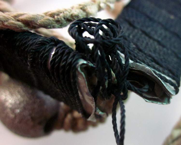 เชือกคาดเอว +ตะกรุด 2 ชั้น+ลูกสะกด เก่าพอสมควร