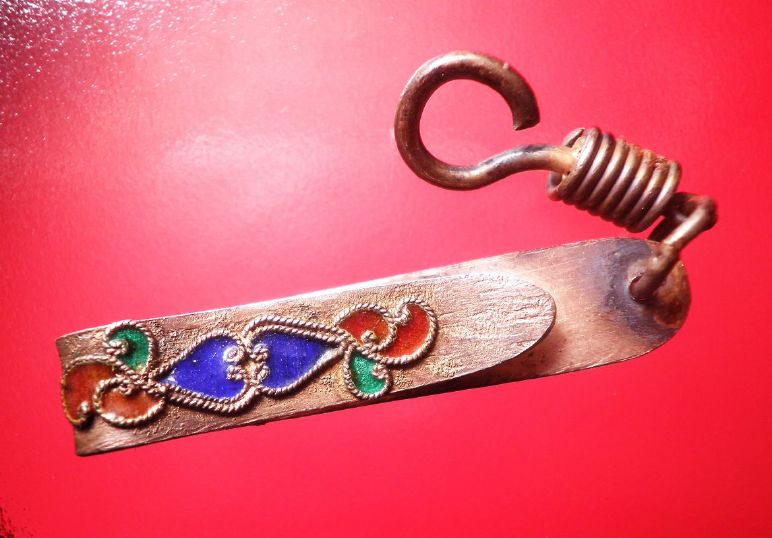 แหนบเงินลงยา 