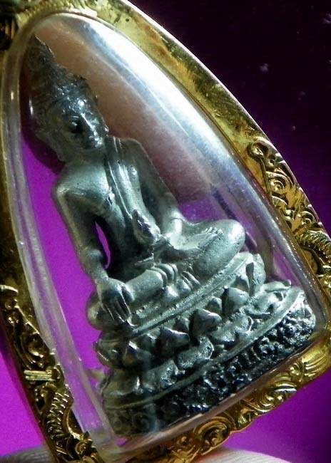 พระกริ่งศรีอุบล เนื้อเงิน พระชั้นยอด พิธีชั้นเยี่ยม แห่งเมืองนักปราญ พร้อมเลี่ยมทอง