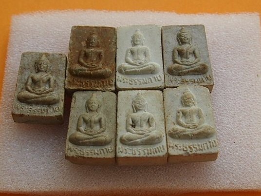 ***เคาะเดียวแดง***พระผงวัดปากน้ำ รุ่น 5 ทีเดียว 7 องค์ สวยๆ สุดค้ม 