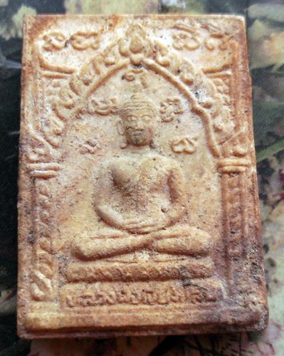 10 บาท กับ พระผงหลวงพ่อเชียงแสน วัดตรีพาราศรีมาเขต จ.อยุธยา ...Bi635