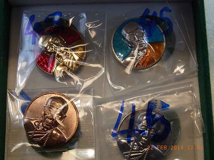 รุ่นสุดท้ายออกวัดกุดชมพู หลวงปู่คำบุ รุ่นถุงเงินมหาลาภ เหรียญกลม ชุดกรรมการพิเศษ 4 เหรียญ สร้างน้อย