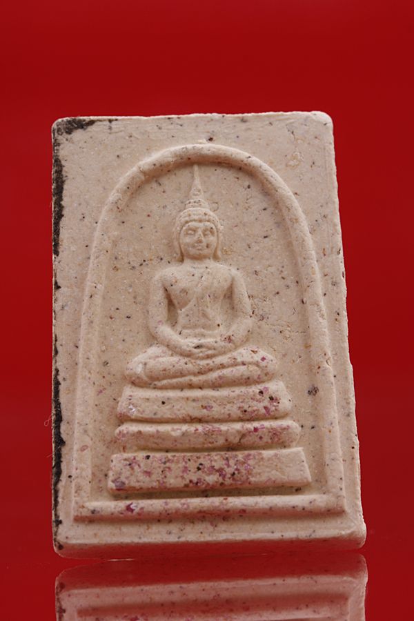 พระสมเด็จโรยพลอยหลังรูปเหมือนหลวงพ่อคูณ วัดบ้านไร่ รุ่นมั่งมีทวีคูณ ปี 39