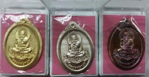 หลวงพ่อทวด กรรมการไม่ตัดปีก 3 องค์ รุ่นอั่งเปา