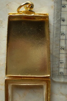 ตลับเงินแกะลาย ปิดหลัง  ชุบทองบแท้ ใส่พระสมเด็จ เคาะเดียว