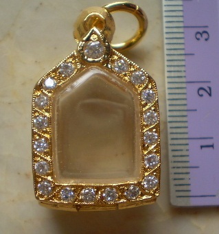 ตลับเงินแกะลาย  ล้อมเพชร  ชุบทองแท้  ใส่ขุนแผนผงพรายเล็ก  เคาะเดียว  